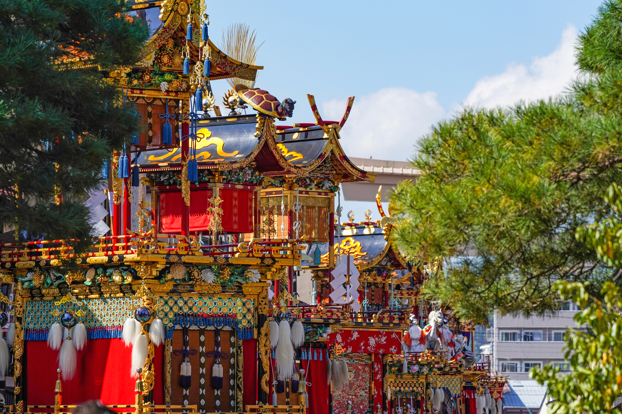 高山祭の豪華絢爛な屋台(山車)