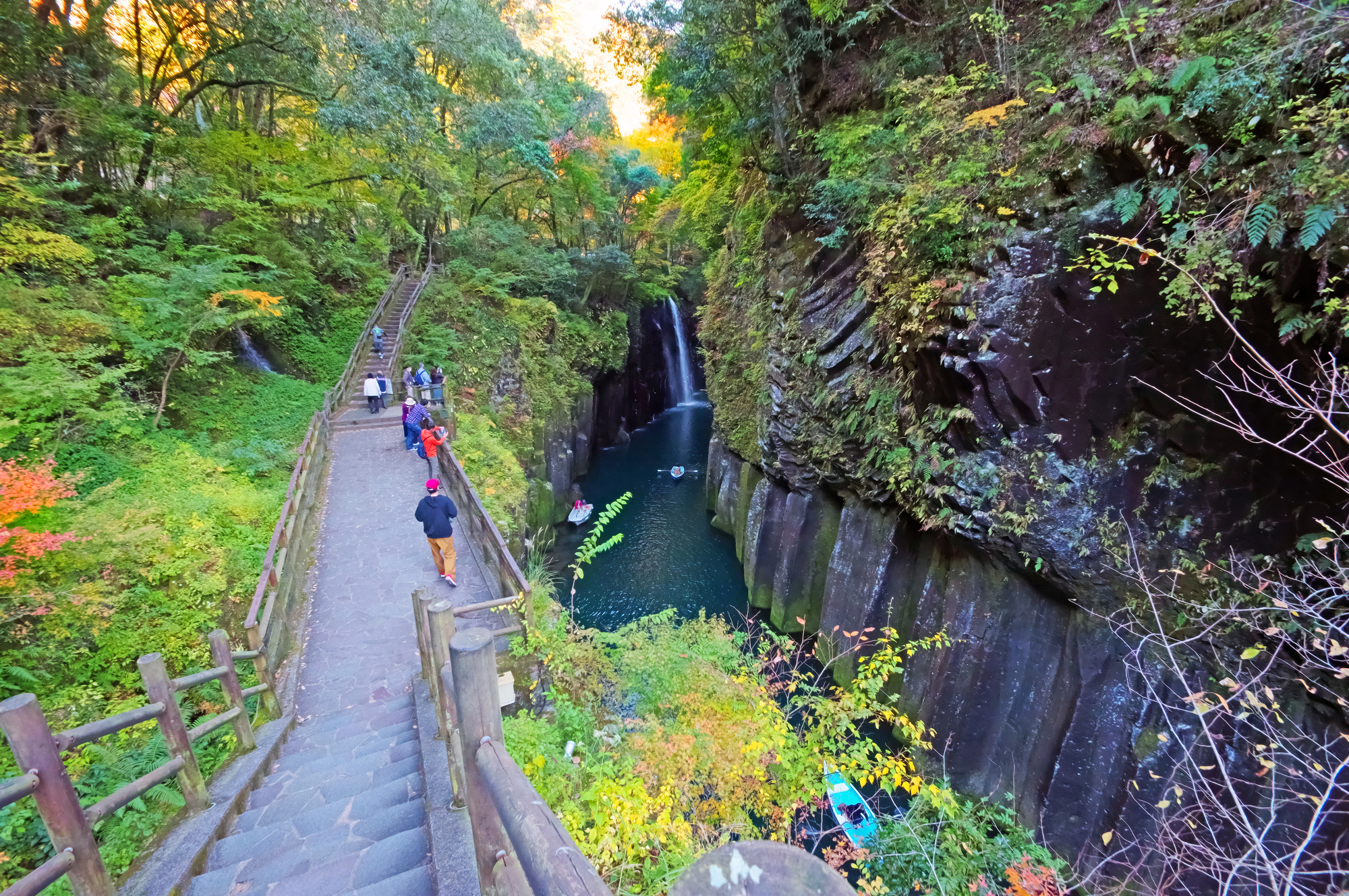 3-1. 高千穂峡エリア:貸しボートと遊歩道のマナー